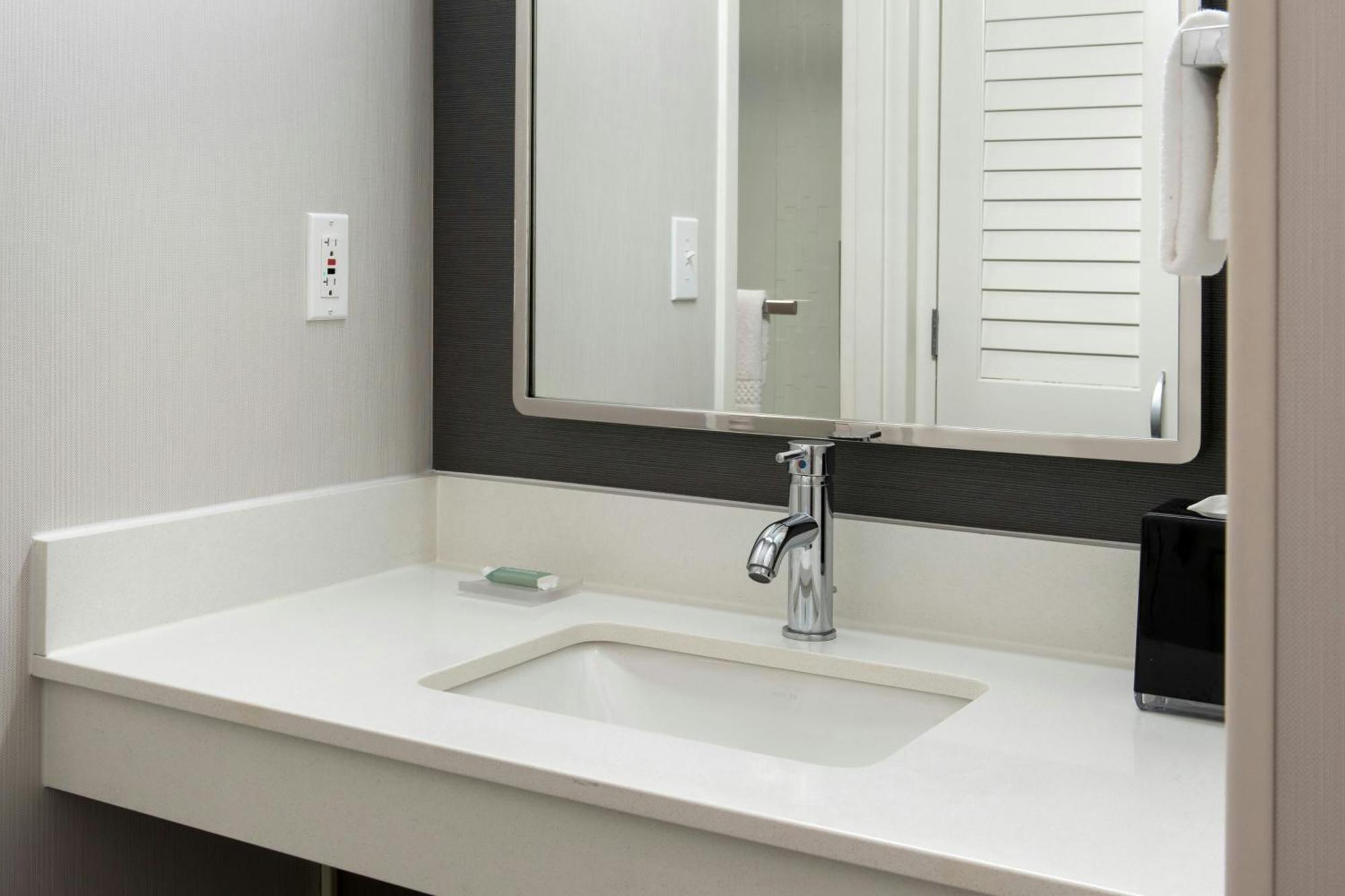 Courtyard By Marriott Silver Spring North/White Oak Zewnętrze zdjęcie